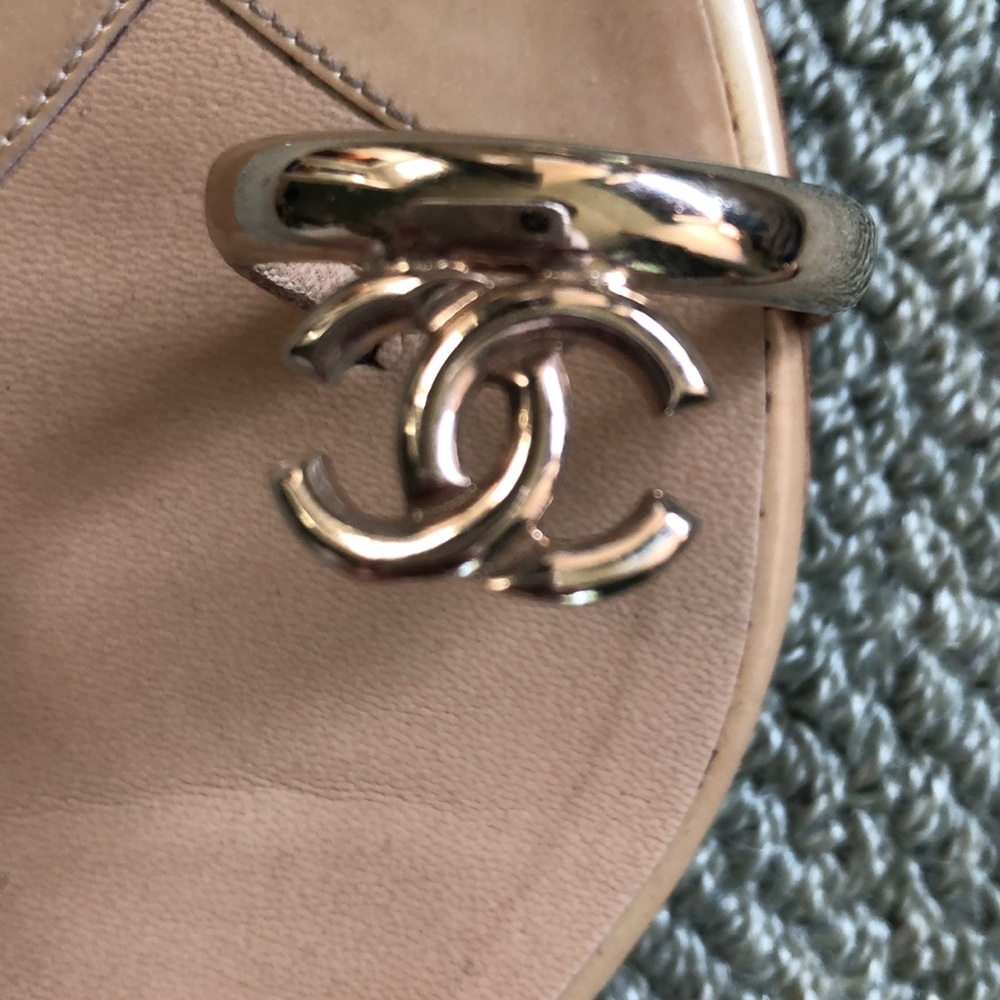 Chanel 38 Patent Flat “Toe Ring” Sandals - Picture 2 of 8